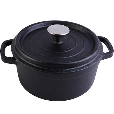 Чугунная кастрюля с крышкой...