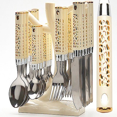 Набор столвых приборов на п...