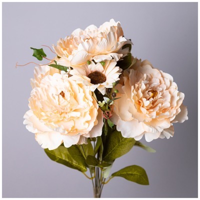 Цветочная композиция из пио...