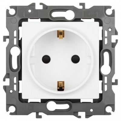 Розетка с заземлением и со ...