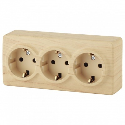 Розетка тройная с заземлени...