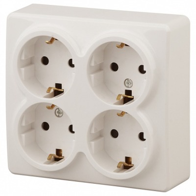 Розетка четверная с заземле...