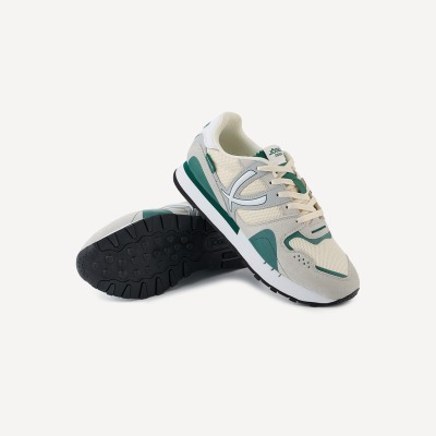 БЕЗ УПАКОВКИ Кроссовки спор...