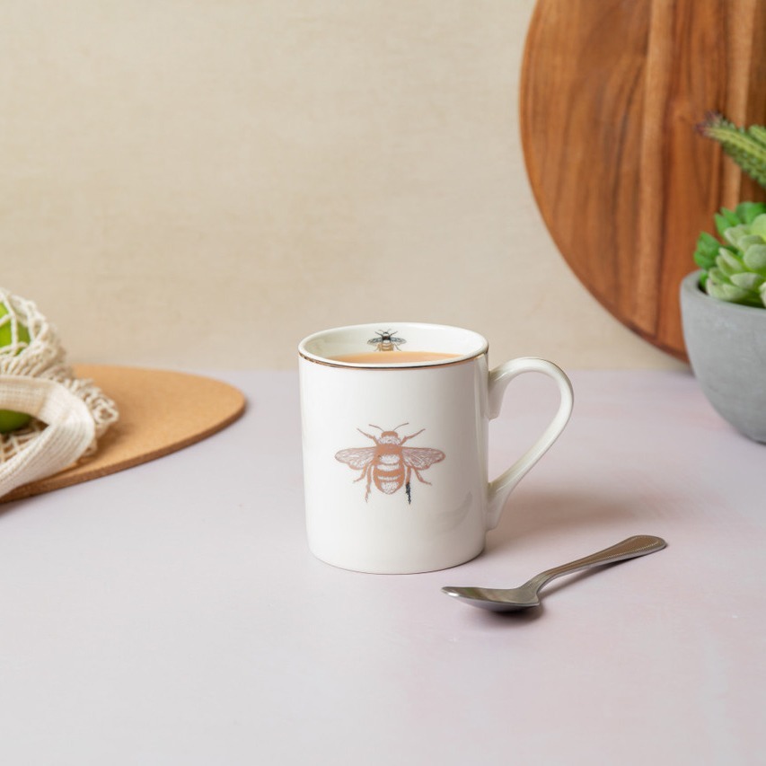 Фото Кружка QUEEN BEE Mikasa MKCANQBEE - интернет-магазин МегаТерем в Москве
