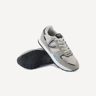 БЕЗ УПАКОВКИ Кроссовки спор...