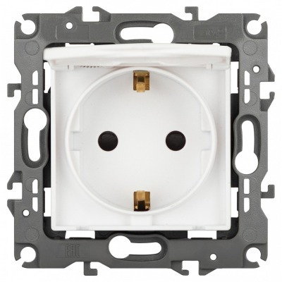 Розетка с заземлением и со ...