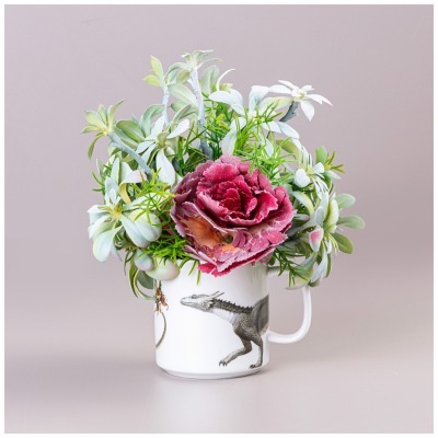 Цветочная композиция в круж...