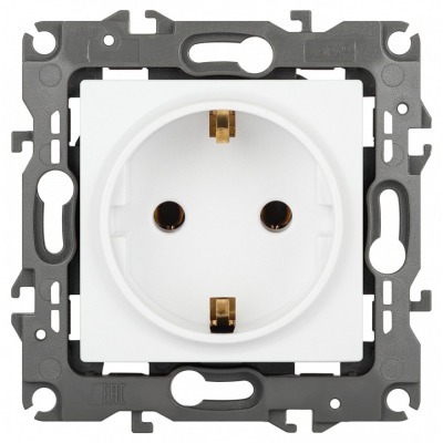 Розетка с заземлением и со ...