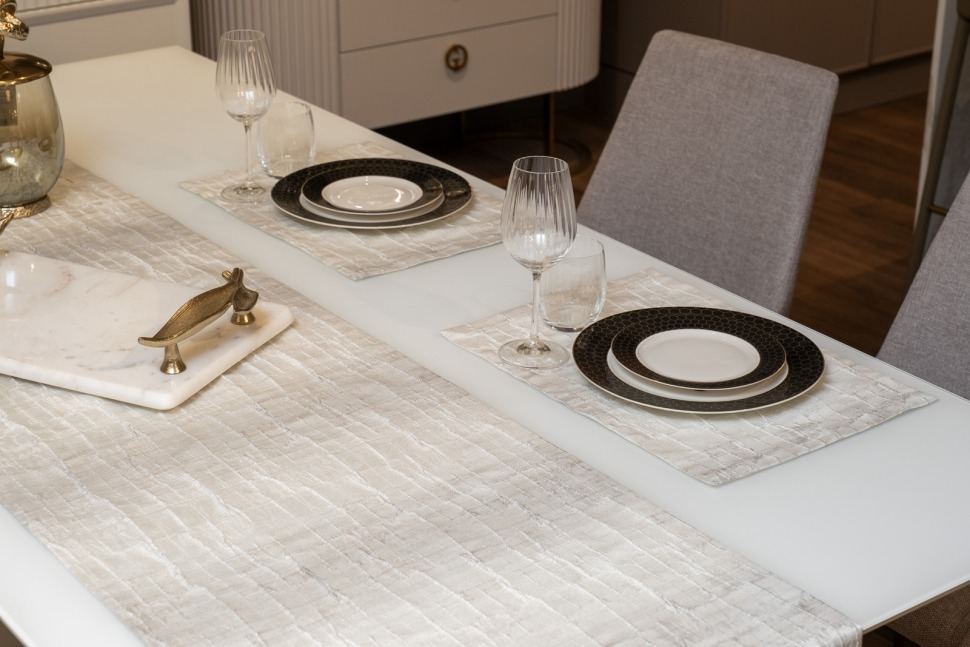 Набор для сервировки стола LUXURY 02 Дорожка 50*180 (1шт) ,салфетки 33*45 (2шт) (TT-00015773) Фото Набор для сервировки стола LUXURY 02 Дорожка 50*180 (1шт) ,салфетки 33*45 (2шт) (TT-00015773) - интернет-магазин МегаТерем в Москве