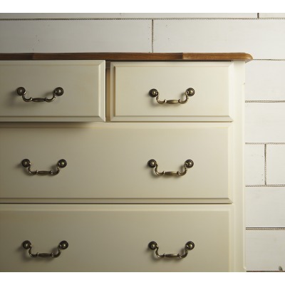 Бежевый комод Leontina (4 я...