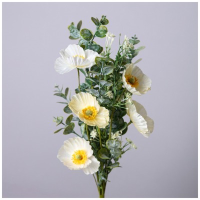 Цветочная композиция с мака...