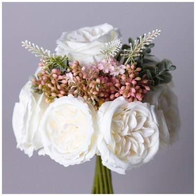 Цветочная композиция из пио...