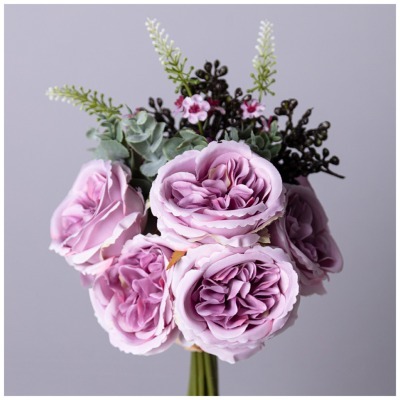 Цветочная композиция из пио...